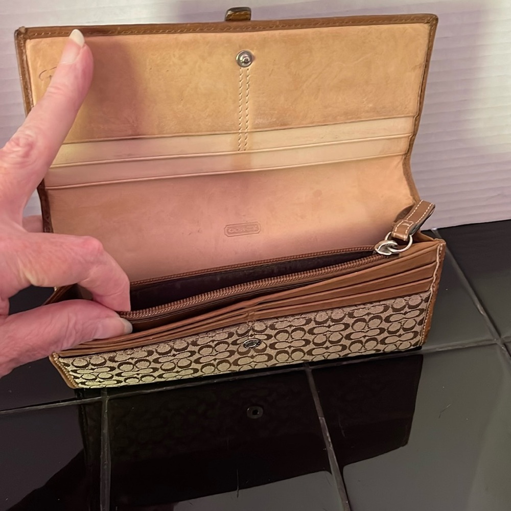 Coach Wallet - Picture 4 of 4